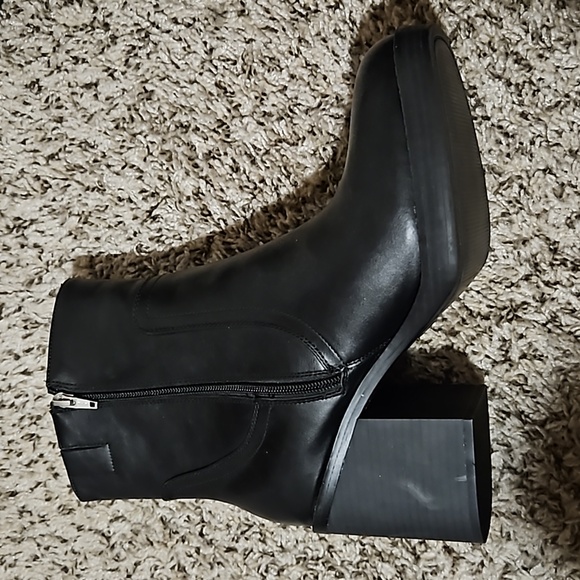 UNIVERSAL THREAD BLACK PLATFORM BOOTIES SIZE 12M - Picture 5 of 8
